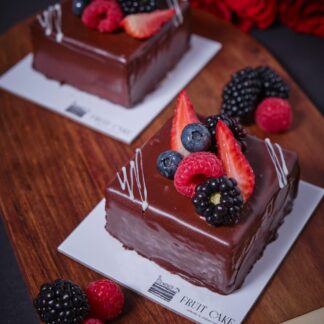 Chocolate Berries Pastries (Minimum quantity 8pcs)